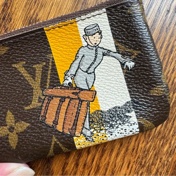 ❤️SOLD❤️ Louis Vuitton Groom Bell Boy Key Cles (w/ COA) - Picture 3 of 11